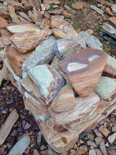 Златолит жёлтый, жёлто-зелёный глыбки и валуны для ланшафтного дизайна купить в Егорьевске