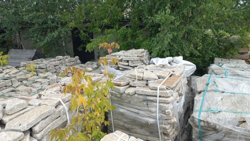 Плитняк галтованный гранитный для ландшафтного дизайна купить в Егорьевске