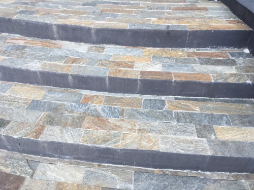 Плитка из Златолита Уральского для лестницы купить в Егорьевске