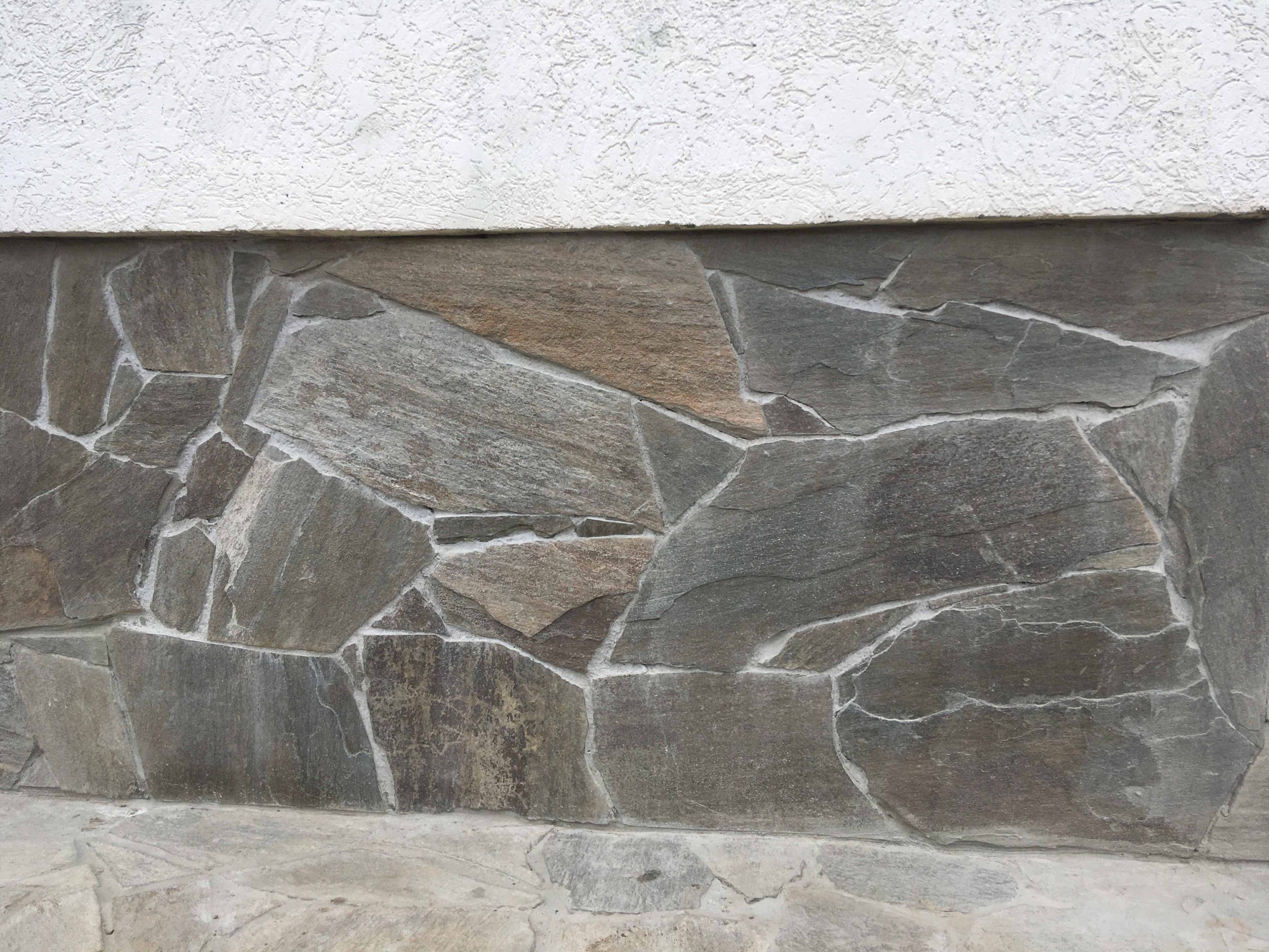 Плитняк златолит Уральский для цоколя, отмостки купить в Егорьевске