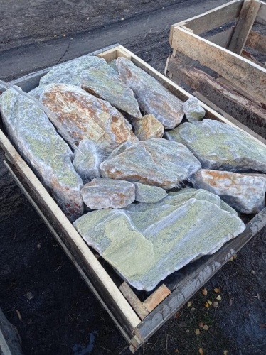 Златолит жёлтый, жёлто-зелёный глыбки и валуны для ланшафтного дизайна купить в Егорьевске