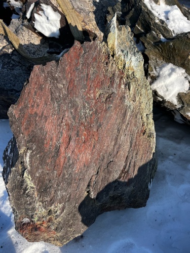 Ландшафтные глыбы красно-фиолетовые 200-1000 килограмм купить в Егорьевске