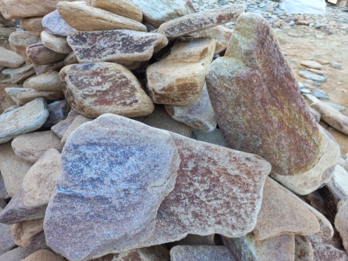 Златолит жёлтый, жёлто-зелёный глыбки и валуны для ланшафтного дизайна купить в Егорьевске