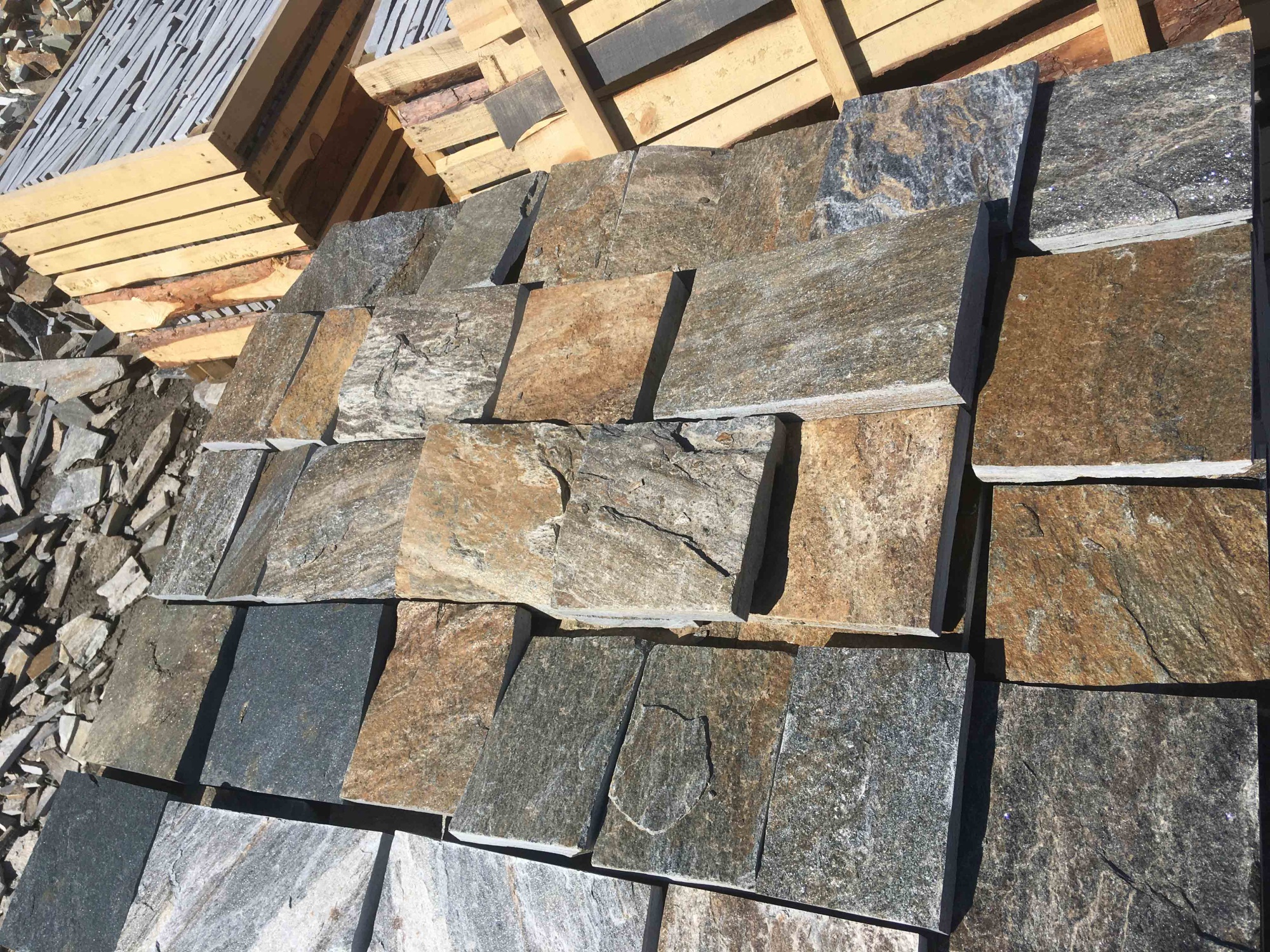 Плитка пилёная златолит Уральский для цоколя, отмостки купить в Егорьевске