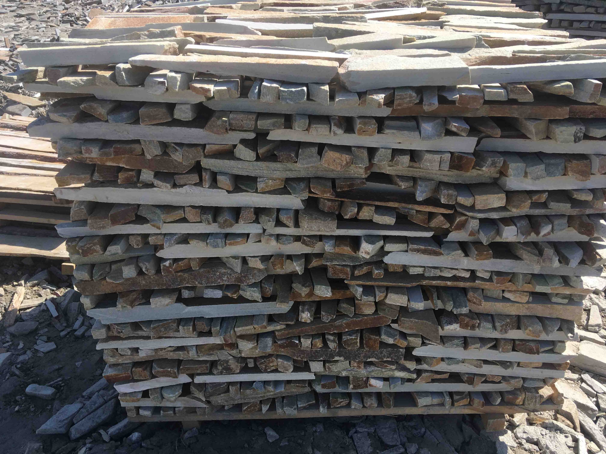 Горбушка златолит золотистый для облицовки купить в Егорьевске