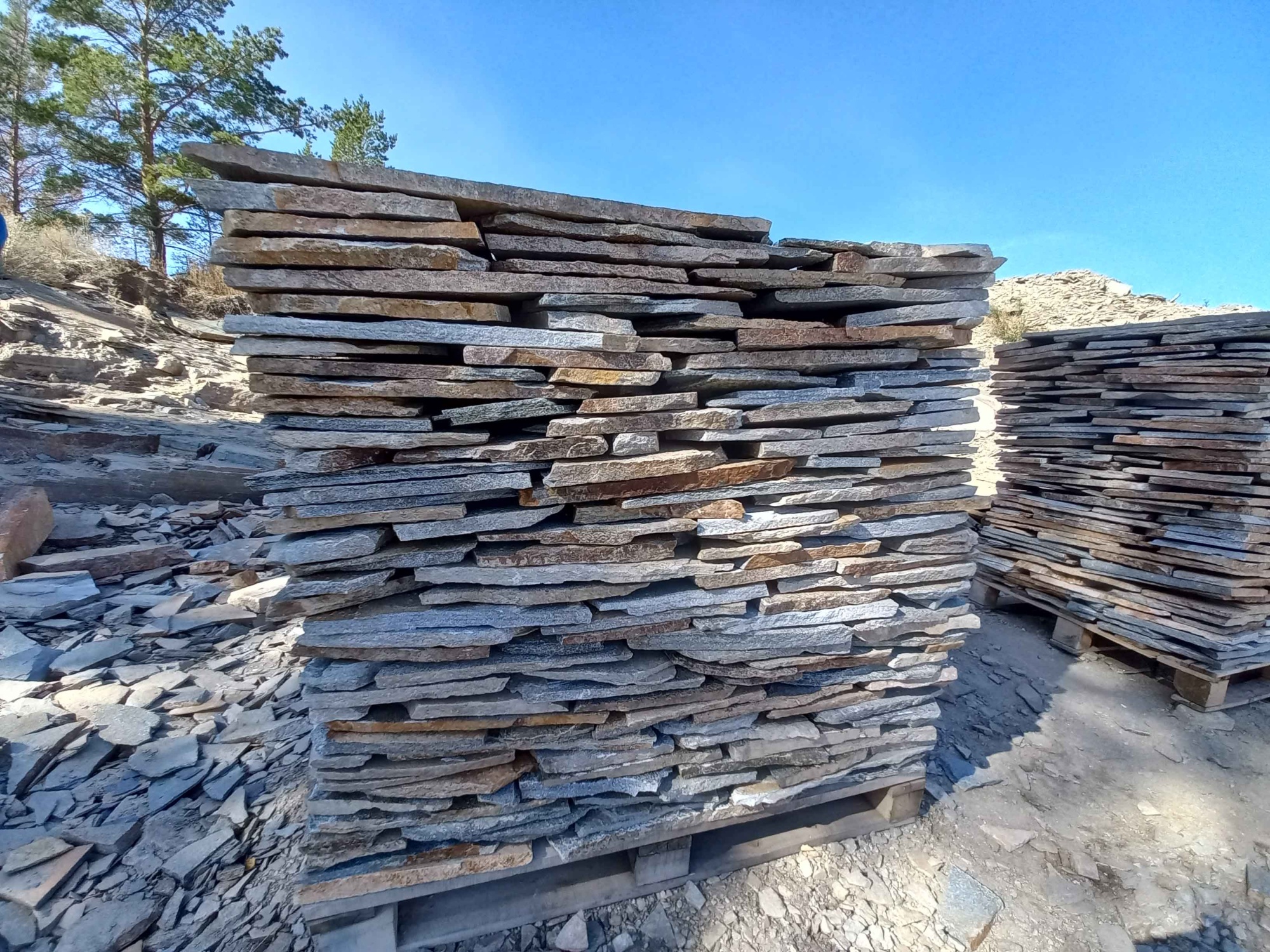 Плитняк златолит серебристый для фасада купить в Егорьевске