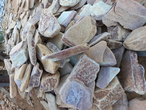 Златолит жёлтый, жёлто-зелёный глыбки и валуны для ланшафтного дизайна купить в Егорьевске