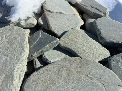 Плитняк златолит зелёный галтованный для цоколя купить в Егорьевске