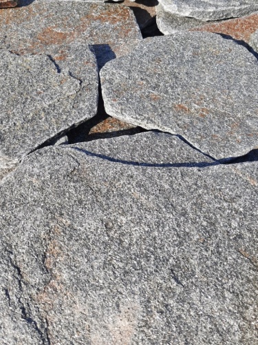 Златолит серебристый галтованный для лестниц купить в Егорьевске