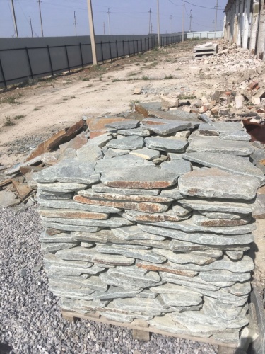 Златолит серебристый галтованный для лестниц купить в Егорьевске