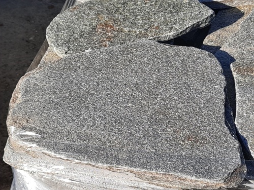 Златолит серебристый галтованный для лестниц купить в Егорьевске