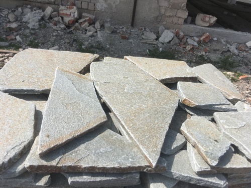 Златолит серебристый галтованный для лестниц купить в Егорьевске