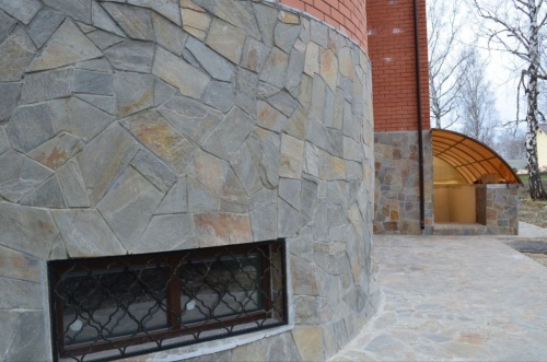 Плитняк златолит Уральский для цоколя, отмостки купить в Егорьевске